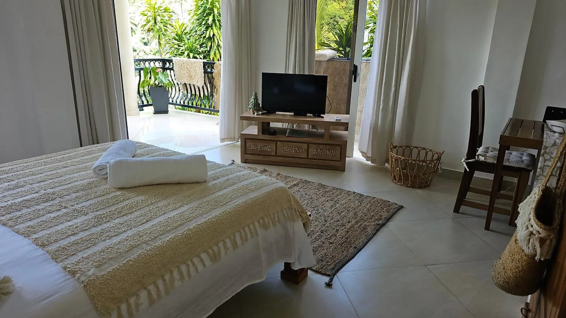 Apartment South Hill Villa Anse Royale